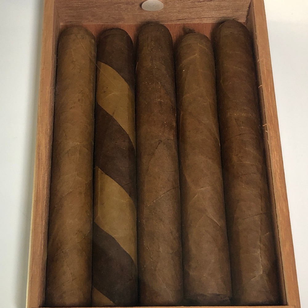 Caja de Regalo de 5 Puros Toro de Nicahabana