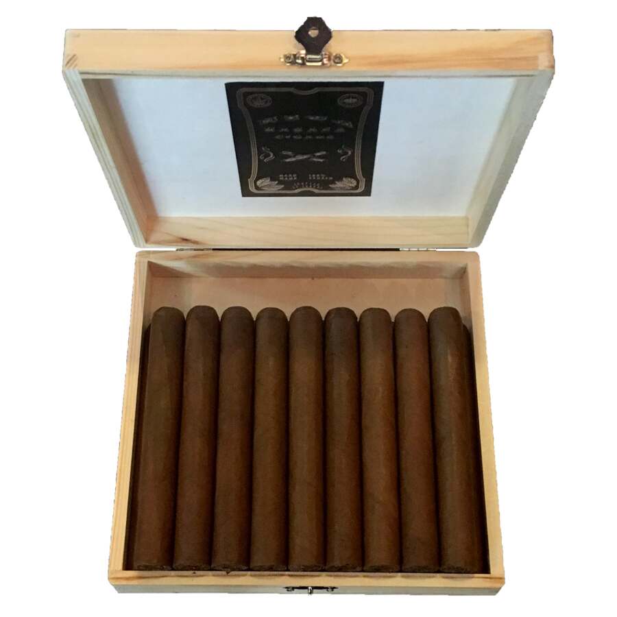 Toro Cigar Gift Box, nine hand-rolled cigars, from Nicahabana
